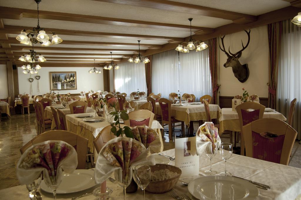 Hotel Al Cervo Tesero Esterno foto